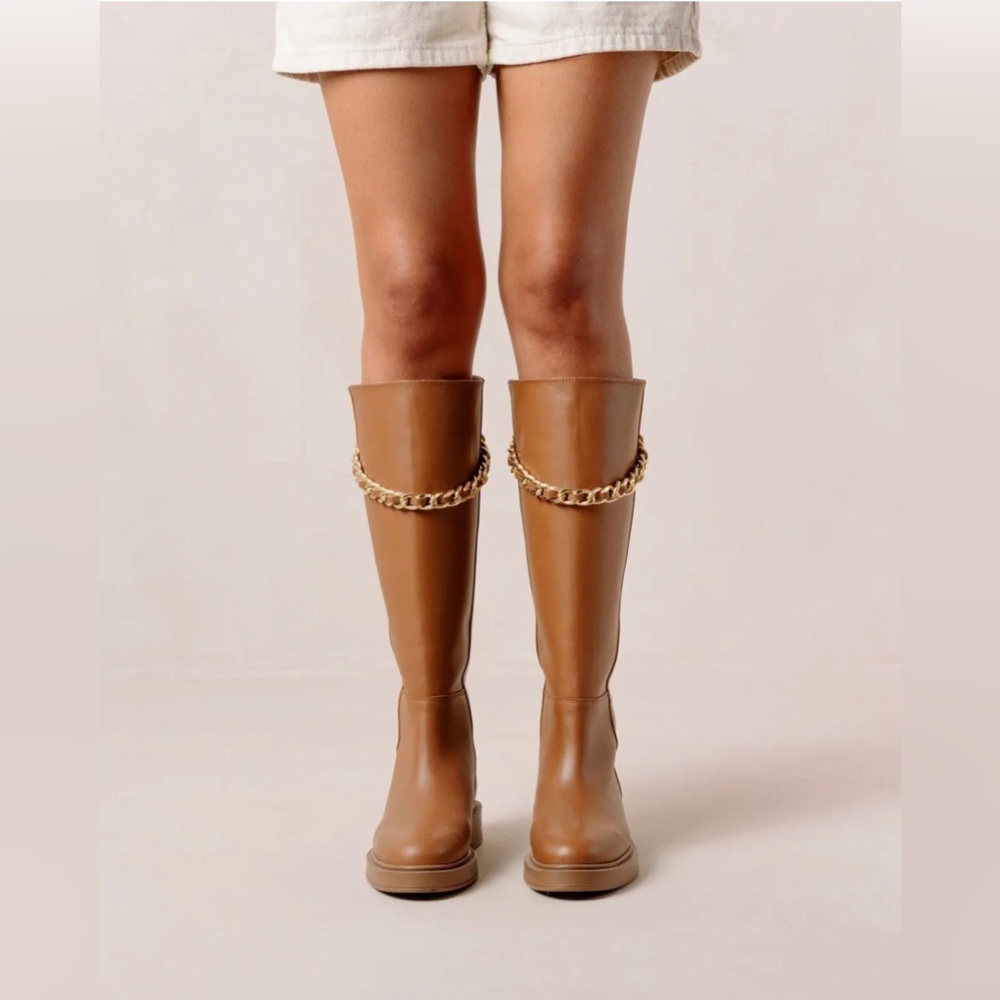 Anthropologie Alohas tan  Leather Pier Boots With Chain Size 37. SH3